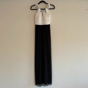 City Triangles Sleeveless Prom Dress